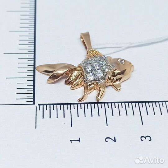 Золотая подвеска с камнем