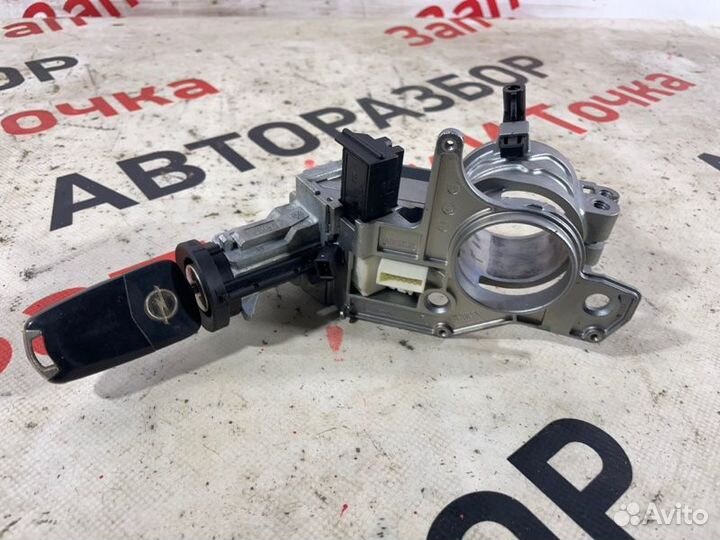 Замок зажигания Opel Astra H седан 1.8 Z18XER