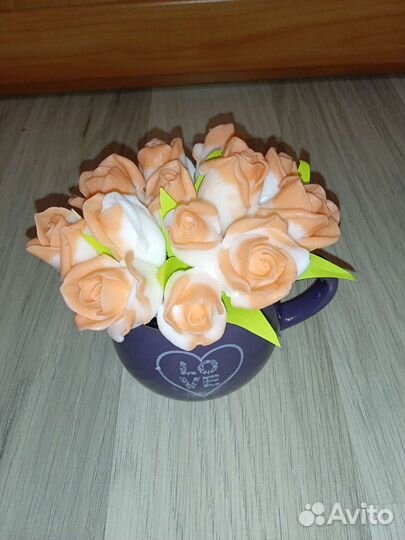 Букет из роз в кружке