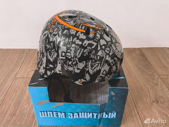 Роликовые коньки, шлем, защита на колени и руки