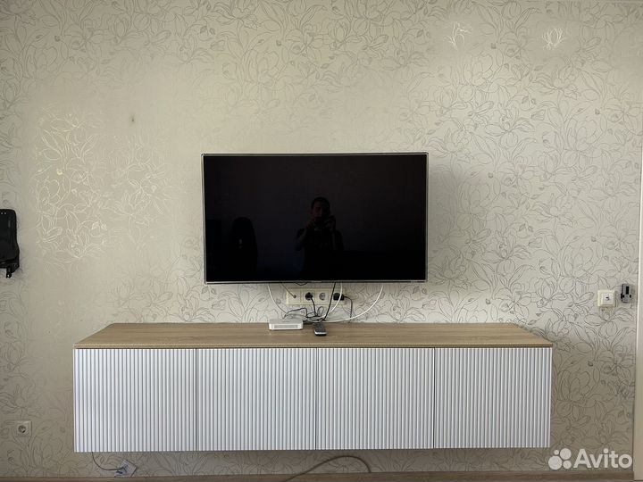 Тумба под телевизор навесная новая