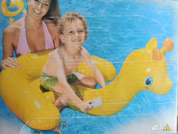 Надувной олень и другие игрушки для воды