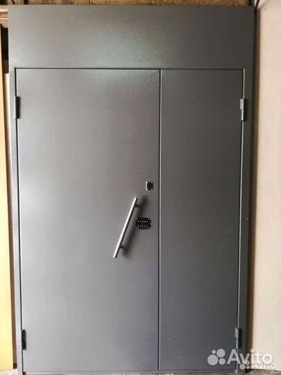 Входная дверь тамбурная