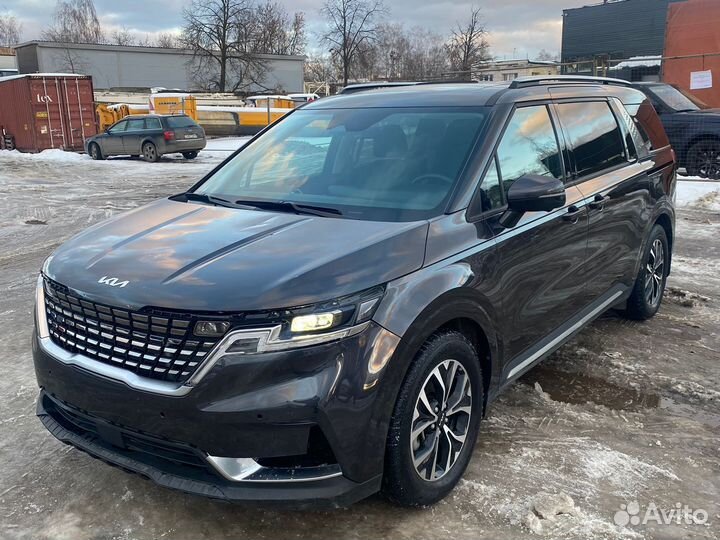 Kia Carnival 2.2 AT, 2023, битый, 39 000 км