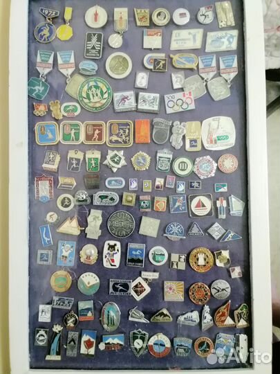 Коллекции значков четыре штуки