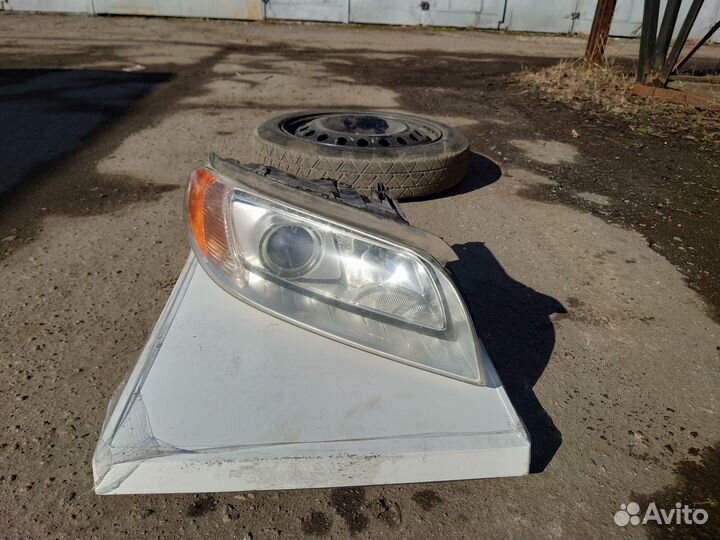 Фара правая на Volvo XC 70, S80, V70
