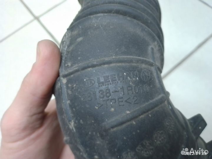 Патрубок воздушного фильтра hyundai solaris 2010)