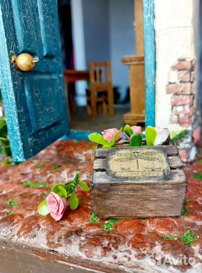 Розы в ящике миниатюра