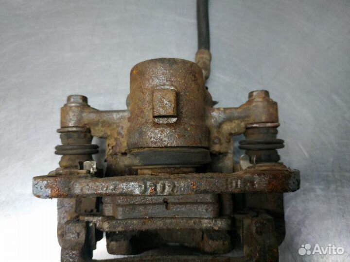 Суппорт задний левый Toyota Corolla 9 E120 4zzfe