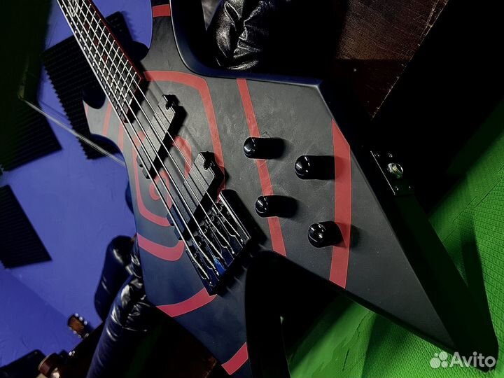 B. C. Rich Warlock Активный пятиструнный бас