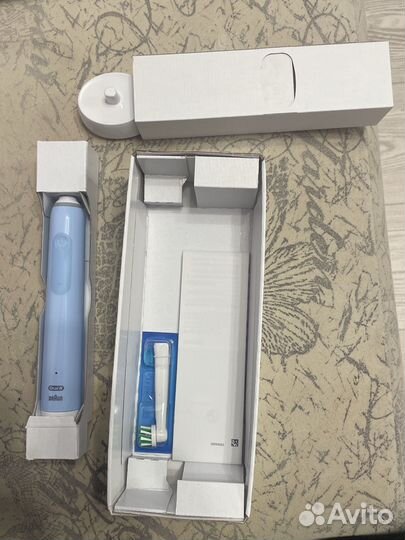 Новая электрическая зубная щетка oral b pro 3