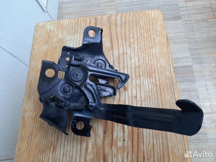 Замок капота Toyota Corolla Е-150