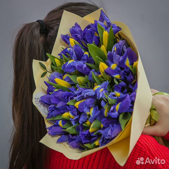 Букет 19 желтых тюльпанов 20 ирисов, цветы доставк