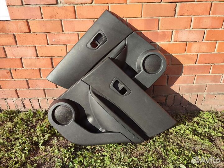 Задние обшивки дверей Nissan Qashqai