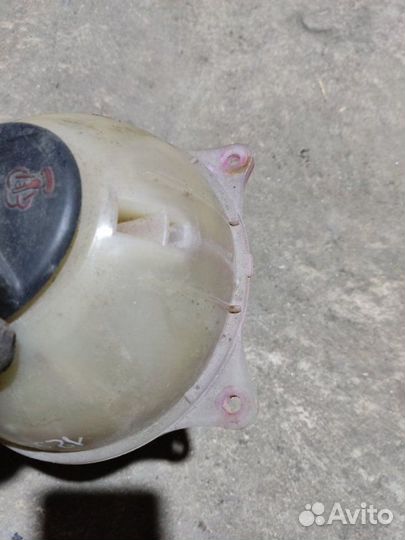 Бачок расширительный Volkswagen Vento седан 2.0I