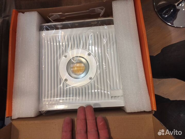 Светодиодный уличный фонарь прожектор цельнометалл