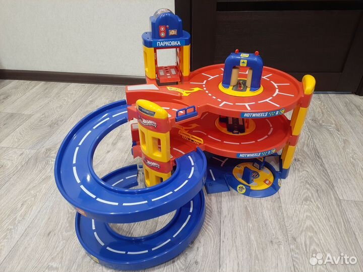 Трек парковка hot wheels