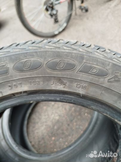 Goodyear UltraGrip 215/55 R16 T