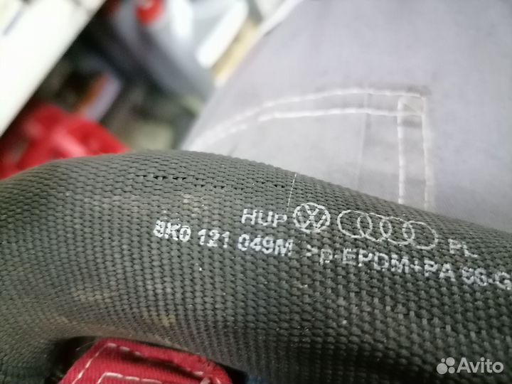 Патрубок охлаждения (радиатора) 8K0121049M Audi A4