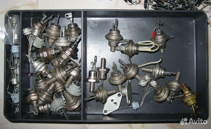 Диоды Д20, Д220, Д311 и т. п.; тиристоры, динистор