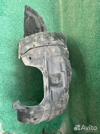 Подкрылок передний правый Mazda 3 1.6 2003-2006