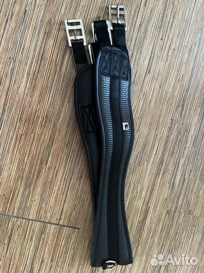 Большое количество конной амуниции