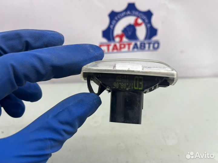 Повторитель поворота в крыло левый Opel Astra H