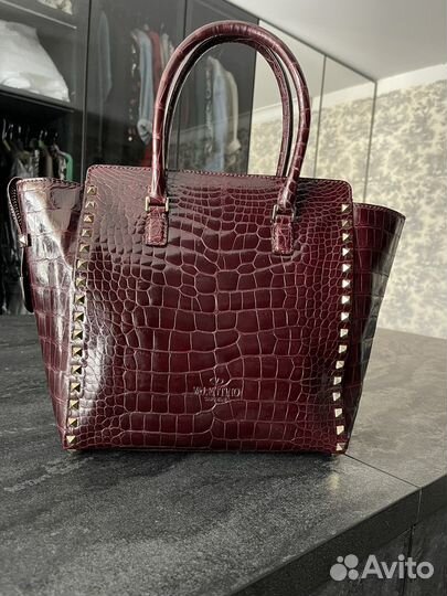 Сумка из кожи аллигатора Valentino эксклюзив