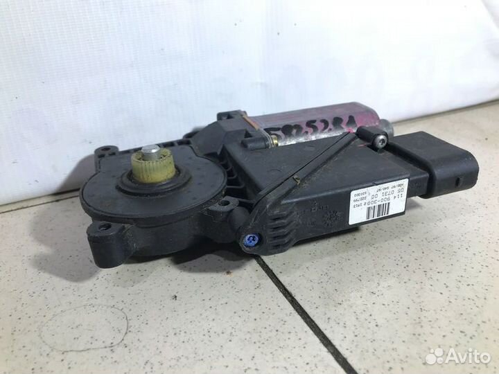 Моторчик заднего левого стеклоподъемника