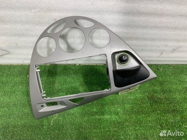 Консоль центральная Ford Focus седан 1.8 eydk 2003