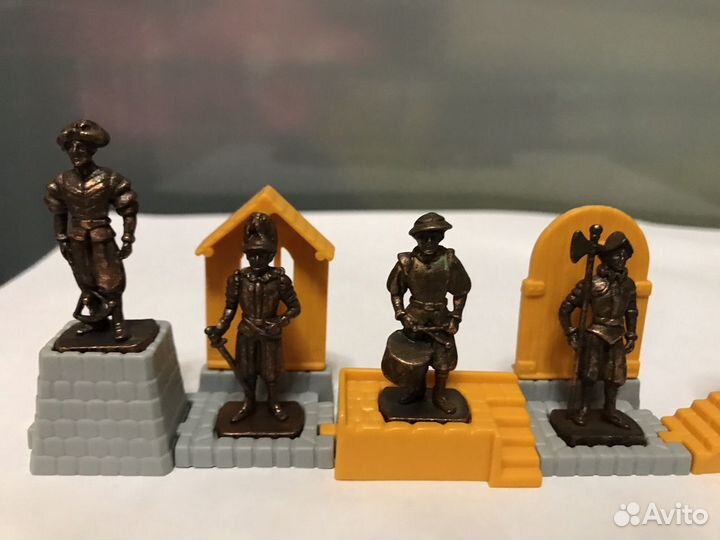 Киндеры 90-х (металлические фигурки)