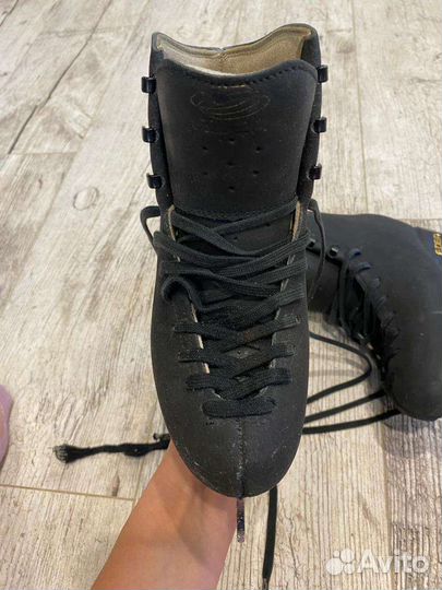 Фигурные коньки edea