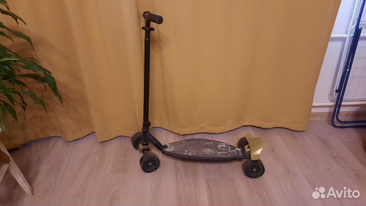Самокат четырехколесный