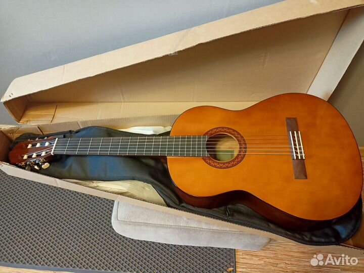 Yamaha C40 -Полноразмерная Классическая Гитара Нов