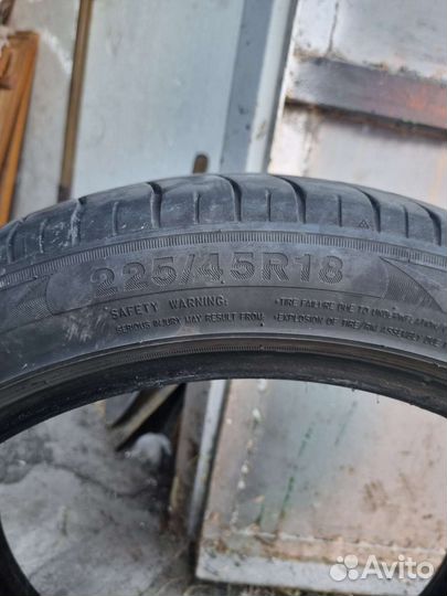 Triangle Sports TH201 225/45 R18 95Y