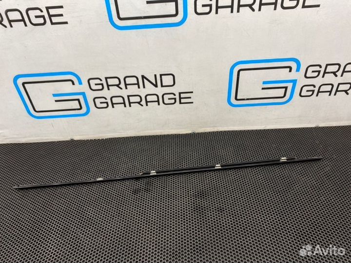 Молдинг стекла задний левый Mercedes-Benz E-Class