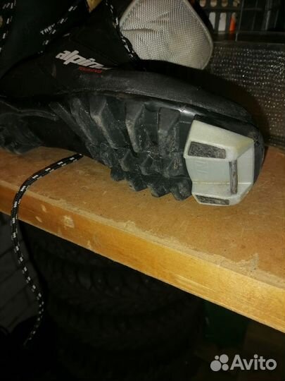 Лыжи и лыжные ботинки