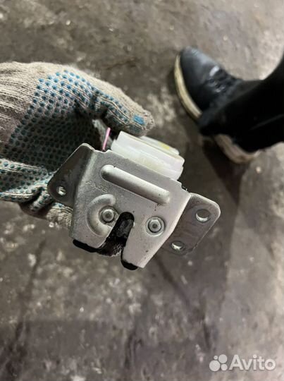 Замок крышки багажника Mitsubishi ASX