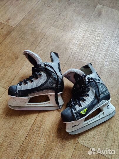 Хоккейные коньки