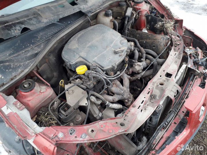 Renault Symbol 1.4 л разбор