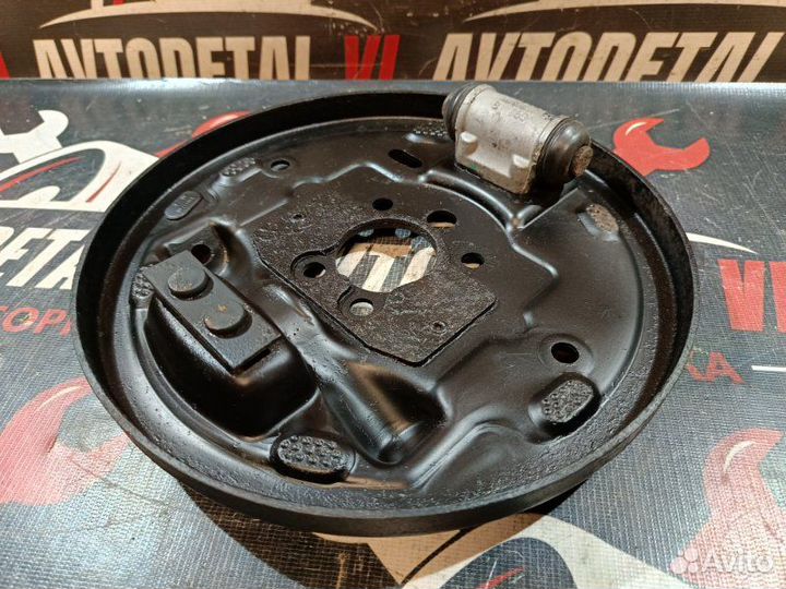 Пыльник тормозного барабана задний левый Skoda