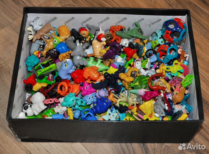 Пакетом. Игрушки из Киндер-Сюрприза