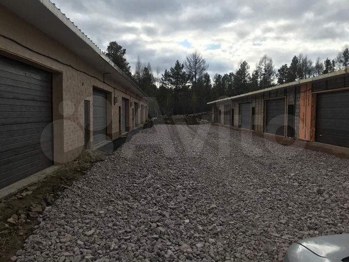 Машиноместо, > 30 м²