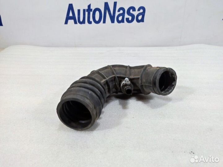 Патрубок воздушного фильтра Лада 2111