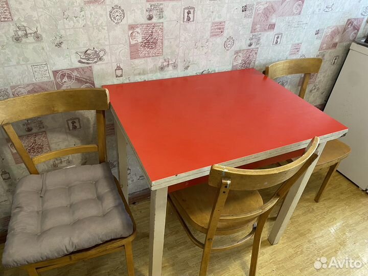 Стол и 4 стула