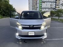 Toyota Voxy 2.0 CVT, 2017, 110 000 км, с пробегом, цена 2 050 000 руб.