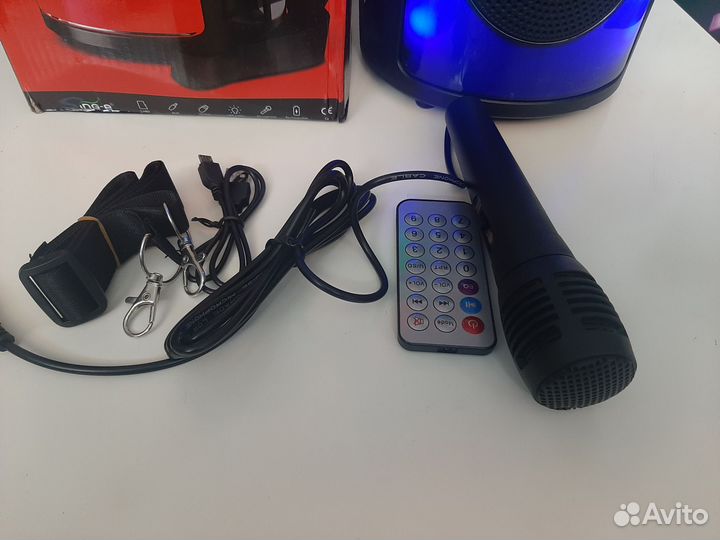 Портативная блютуз колонка с микрофоном, новая