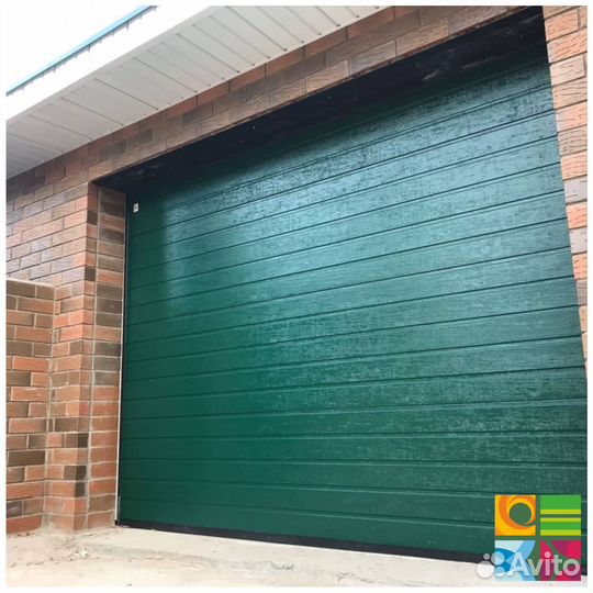 Секционные ворота для гаража alutech