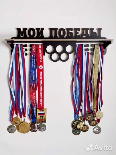 Медальница с полкой