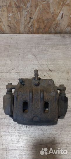 Суппорт тормозной передний Opel Antara